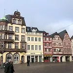 Wohnen Am Ufer Der Mosel In Trier