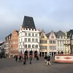 Wohnen Am Ufer Der Mosel In Tréveris