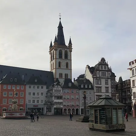 Wohnen Am Ufer Der Mosel In Nyaraló *