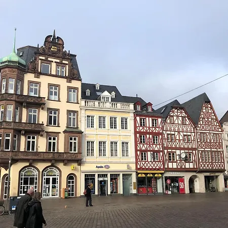 Wohnen Am Ufer Der Mosel In Trier