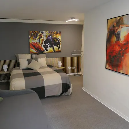 Wohnen Am Ufer Der Mosel In Trèves