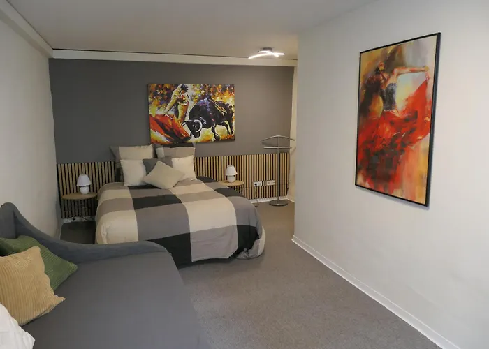 Wohnen Am Ufer Der Mosel In Trèves